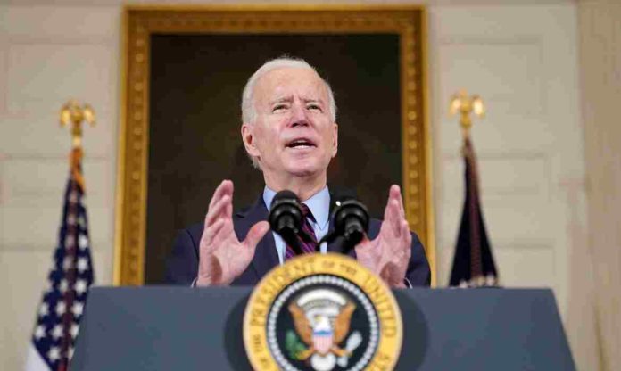 biden-revoga-veto-de-trump-a-imigrantes