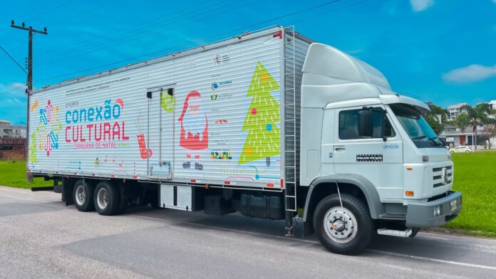 Caravana de Natal leva teatro e o Papai Noel até praças das cidades de Ibitiara e Jacobina